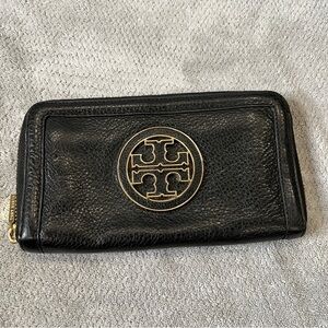 Tory Burch Amanda Zip-around Continental Long Black Leather Wallet